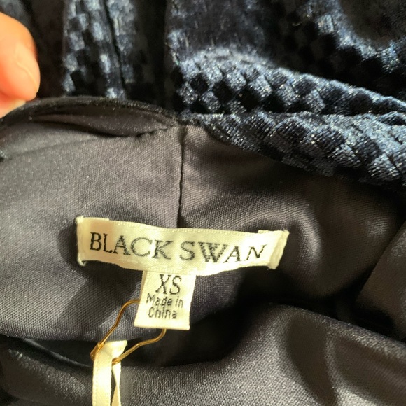 Black Swan velvet bodycon long sleeve mini dress - Picture 4 of 6